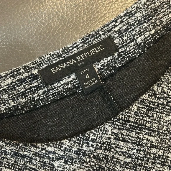 Banana Republic Gray, black&silver Sleeveless Dress Fit &flare w/pockets Size 4. - Picture 3 of 5